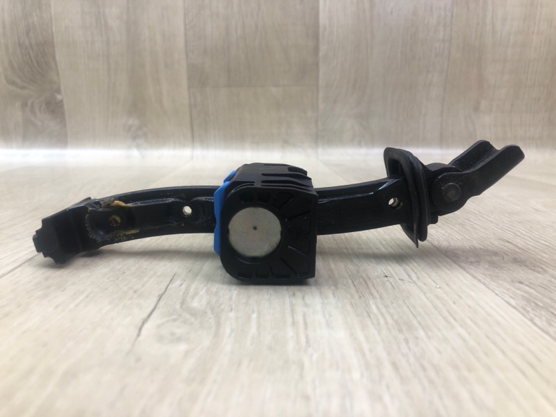 Ограничитель двери передний правый VOLKSWAGEN TIGUAN 08-17 2.0 CCTA