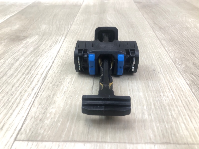 Ограничитель двери передний правый TIGUAN 08-17 2012 2.0 CCTA