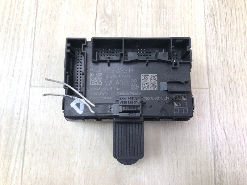 Блок управления дверей передний правый VOLKSWAGEN TIGUAN 16-23 2018 DGUA 2.0 5Q4 959 592 M Б/У