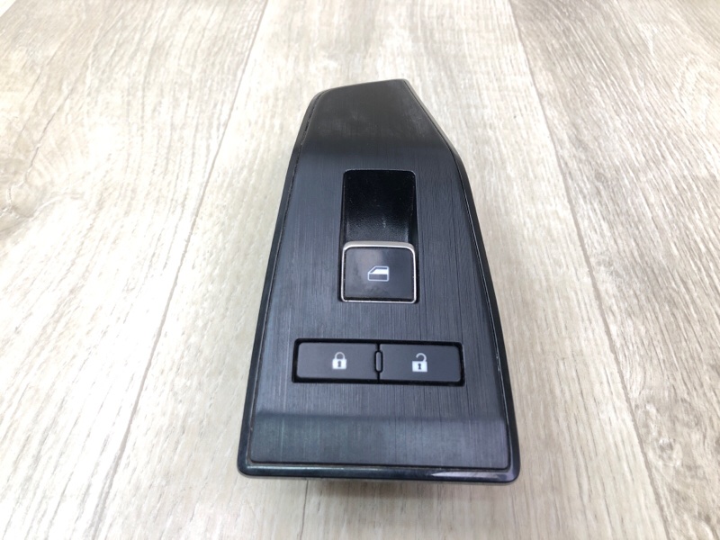 Кнопка стеклоподъемника передняя правая X-TRAIL/ROGUE T33 20- 2021 2.5 PR25DD
