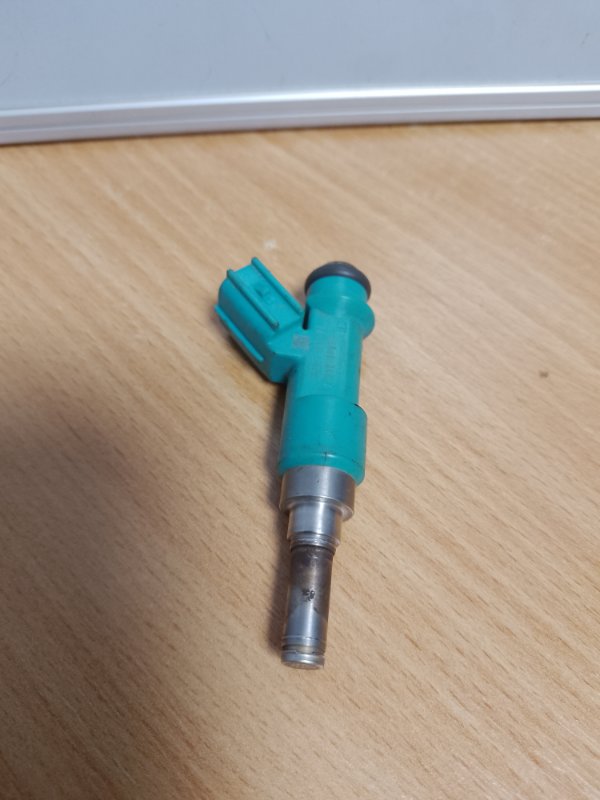 Форсунка топливная TOYOTA SIENNA 11-16 2014 Внедорожник 23209-0P010 Б/У