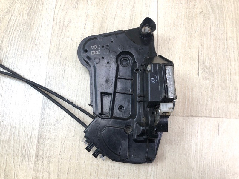 Замок двери передний левый SIENNA 11-16 2014 3.5 2GR-FE Замок двери передний левый SIENNA 11-16 2014 3.5 2GR-FE