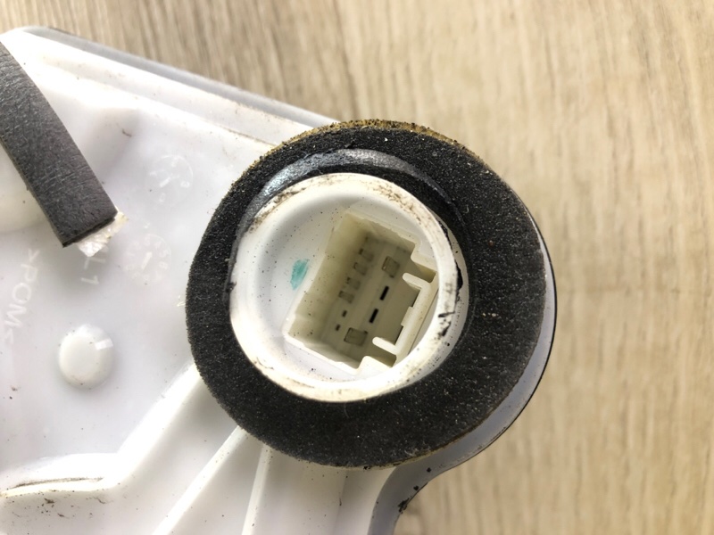 Замок двери передний левый SIENNA 11-16 2014 3.5 2GR-FE Замок двери передний левый SIENNA 11-16 2014 3.5 2GR-FE