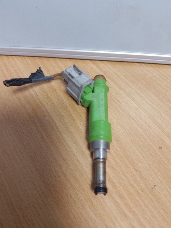 Форсунка топливная TOYOTA VENZA 09-16 2009 AGV10 2.7 1ARFE 23209-39175 Б/У