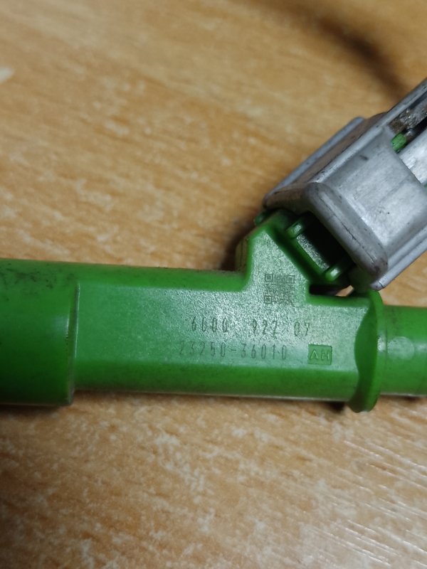 Форсунка топливная VENZA 09-16 2009 AGV10 2.7 1ARFE