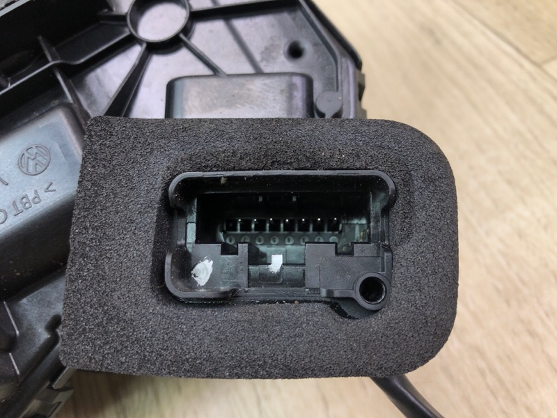 Замок двери передний левый TIGUAN 16-23 2018 DGUA 2.0