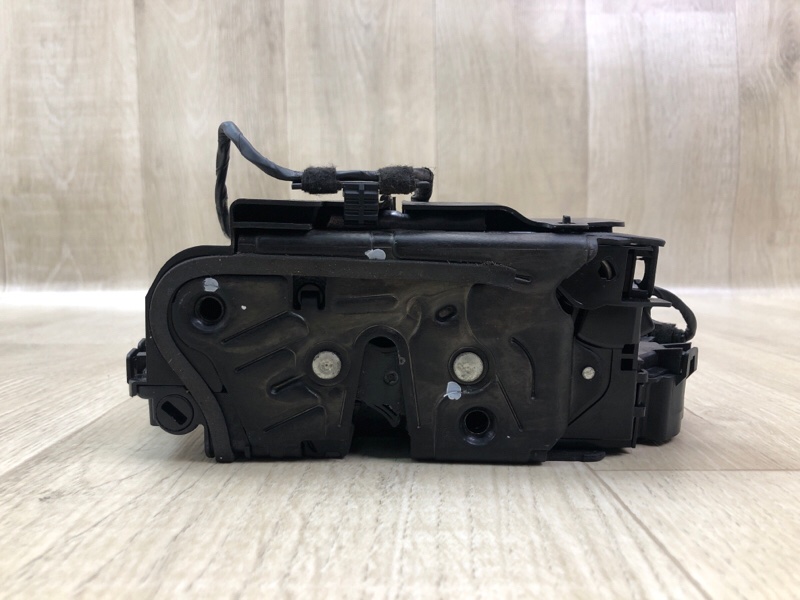 Замок двери передний правый VOLKSWAGEN TIGUAN 16-23 DGUA 2.0