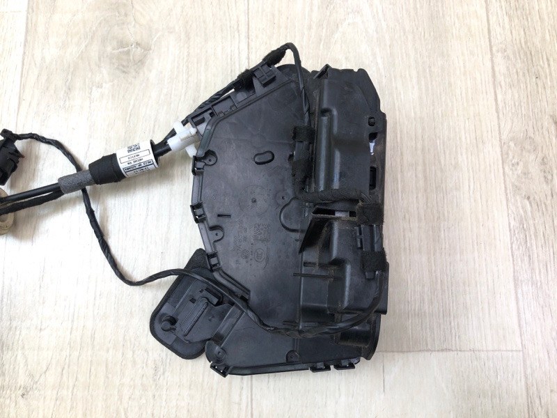 Замок двери передний правый TIGUAN 16-23 2018 DGUA 2.0