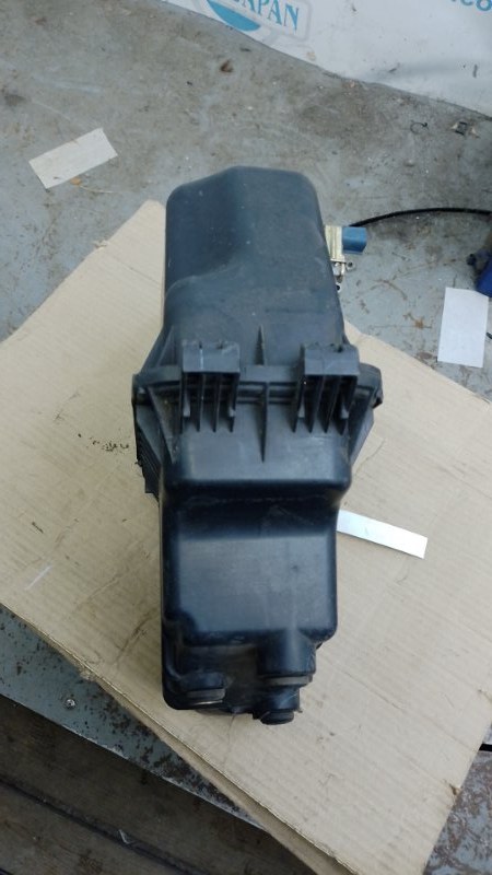 Корпус воздушного фильтра YARIS 00-05