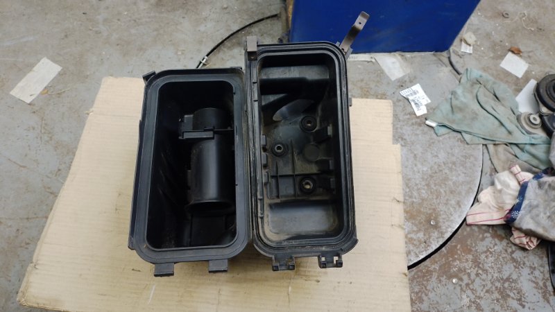 Корпус воздушного фильтра YARIS 00-05