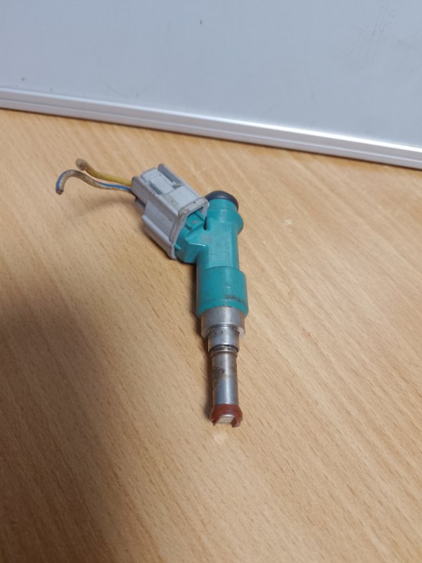 Форсунка топливная TOYOTA SIENNA 11-16 23209-31050 Б/У