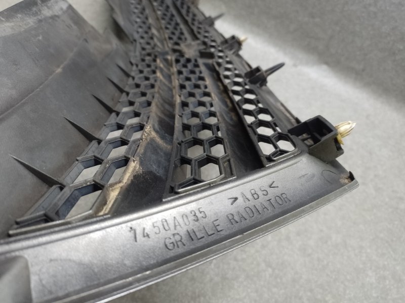 Решетка радиатора OUTLANDER XL 05-13 2007 3.0 6B31