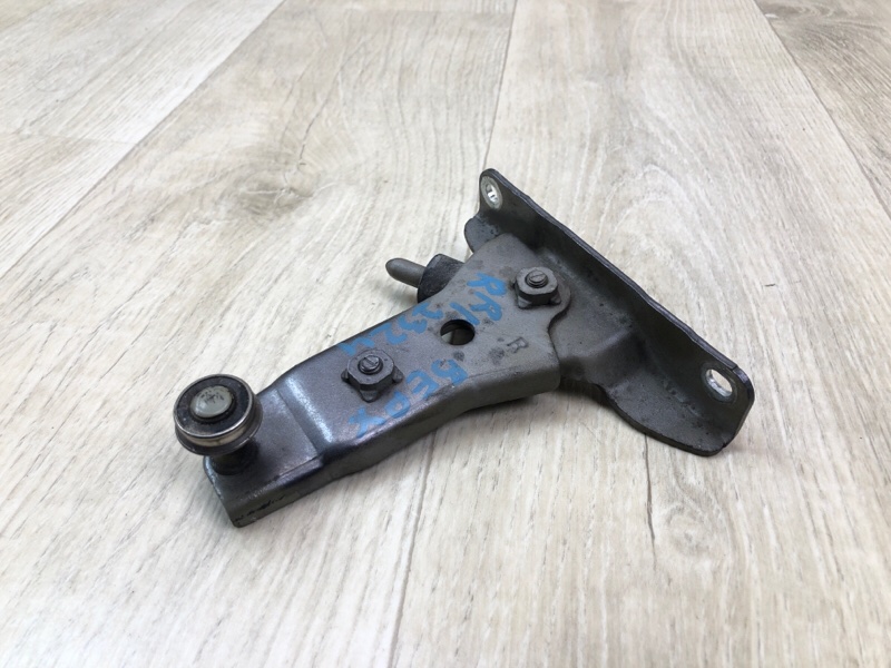 Запчасть ролик сдвижной двери верхний правый TOYOTA SIENNA 11-16 2014 3.5 2GR-FE 68310-08030 Б/У Ролик сдвижной двери верхний правый TOYOTA SIENNA 11-16 2014 3.5 2GR-FE 68310-08030 Б/У