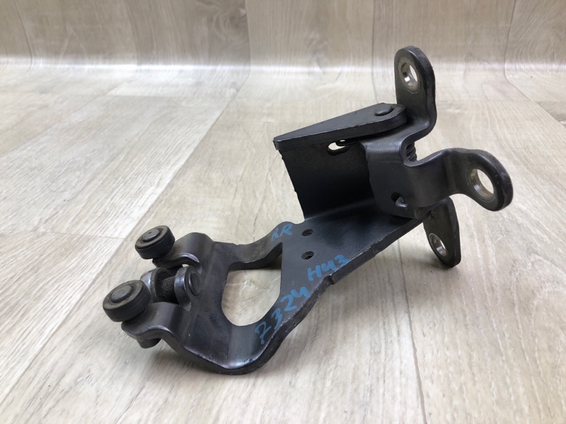 Ролик сдвижной двери нижний задний правый TOYOTA SIENNA 11-16 2014 3.5 2GR-FE 68380-08040 Б/У