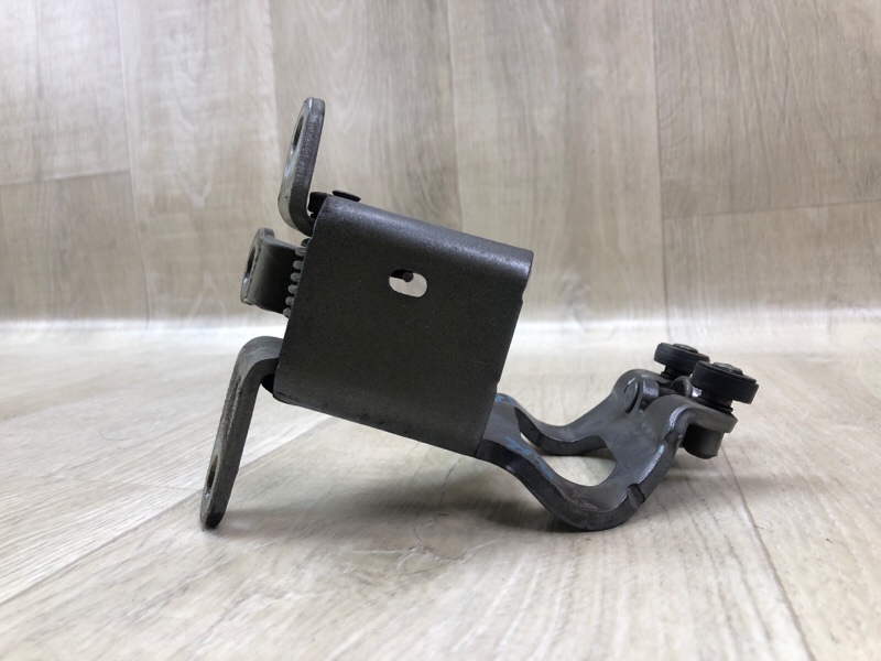 Ролик сдвижной двери нижний задний правый TOYOTA SIENNA 11-16 3.5 2GR-FE