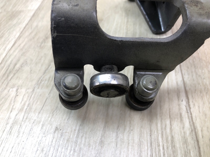 Ролик сдвижной двери нижний задний правый SIENNA 11-16 2014 3.5 2GR-FE