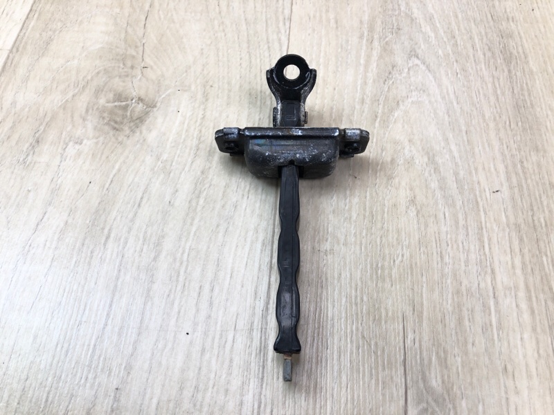 Ограничитель двери передний левый HYUNDAI ACCENT RB 10- 2014 1.6 G4FD 79380-1R000 Б/У