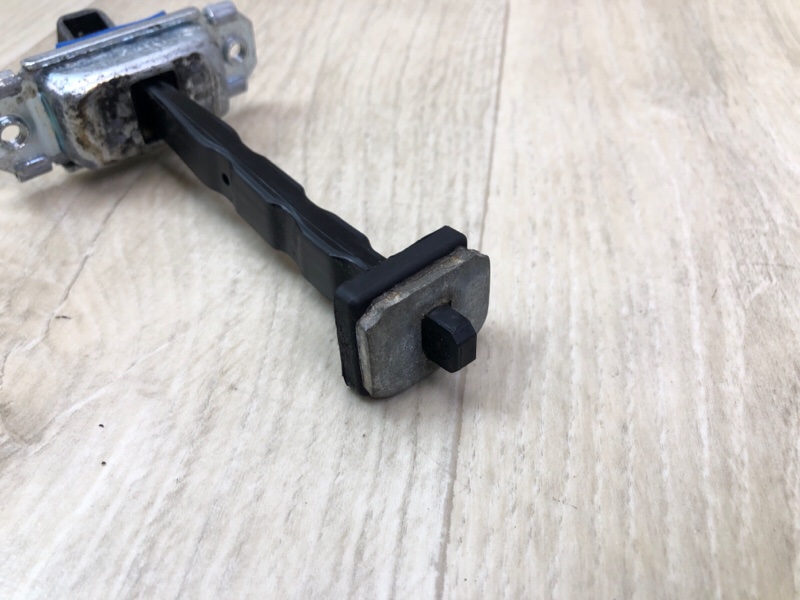 Ограничитель двери передний левый RIO FB 17- 2019 1.6 G4FM Ограничитель двери передний левый RIO FB 17- 2019 1.6 G4FM