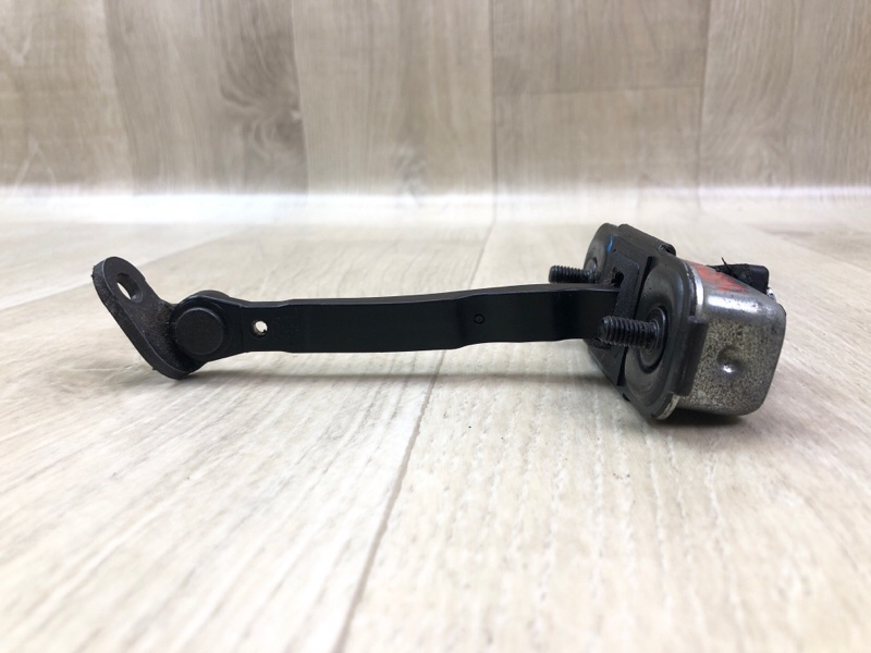 Ограничитель двери передний левый VELOSTER 11-18 2012 1.6 G4FD Ограничитель двери передний левый VELOSTER 11-18 2012 1.6 G4FD