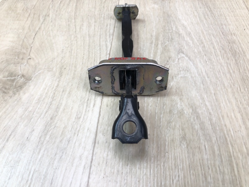 Ограничитель двери передний левый NISSAN X-TRAIL/ROGUE T32 13-20 Ограничитель двери передний левый NISSAN X-TRAIL/ROGUE T32 13-20