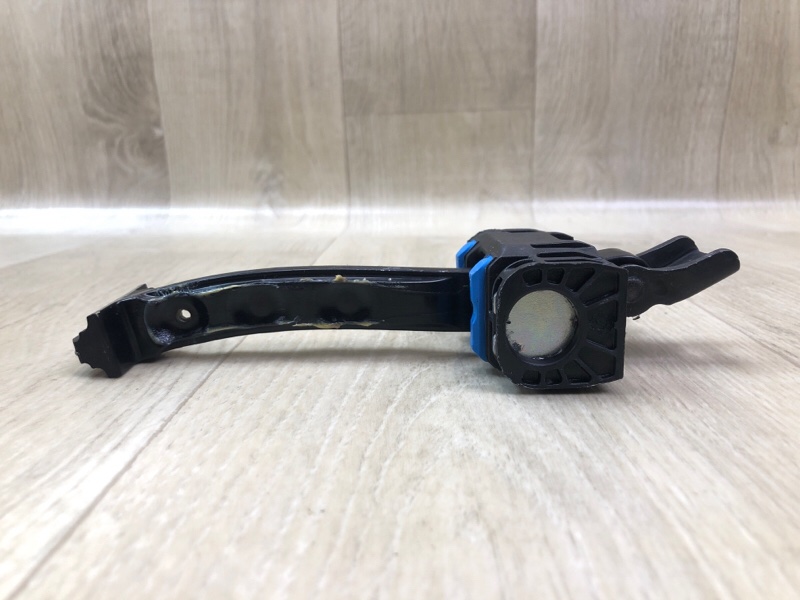 Ограничитель двери передний левый VOLKSWAGEN TIGUAN 16-23 DGUA 2.0