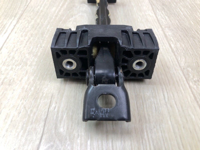 Ограничитель двери передний левый TIGUAN 16-23 2018 DGUA 2.0