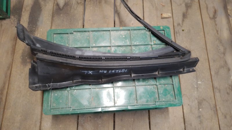 Запчасть пластик под лобовое стекло / жабо правый MITSUBISHI OUTLANDER XL 05-13 7405A114 Б/У Пластик под лобовое стекло / Жабо правый MITSUBISHI OUTLANDER XL 05-13 7405A114 Б/У