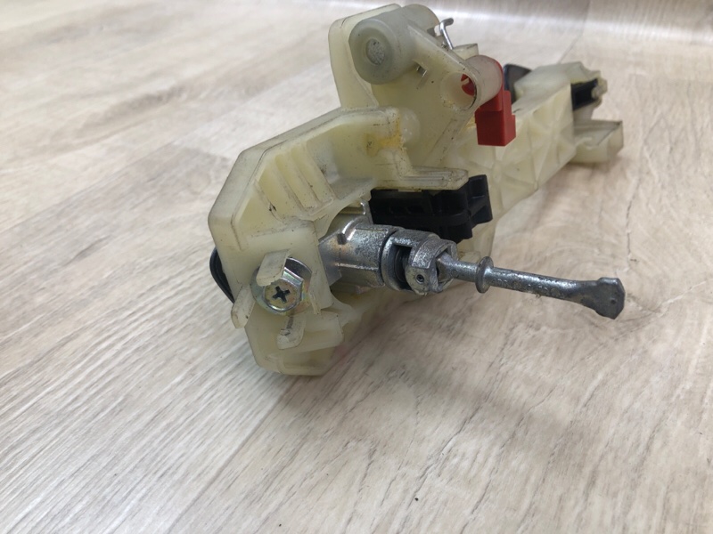 Ручка двери наружная передняя левая RIO FB 17- 2019 1.6 G4FM Ручка двери наружная передняя левая RIO FB 17- 2019 1.6 G4FM