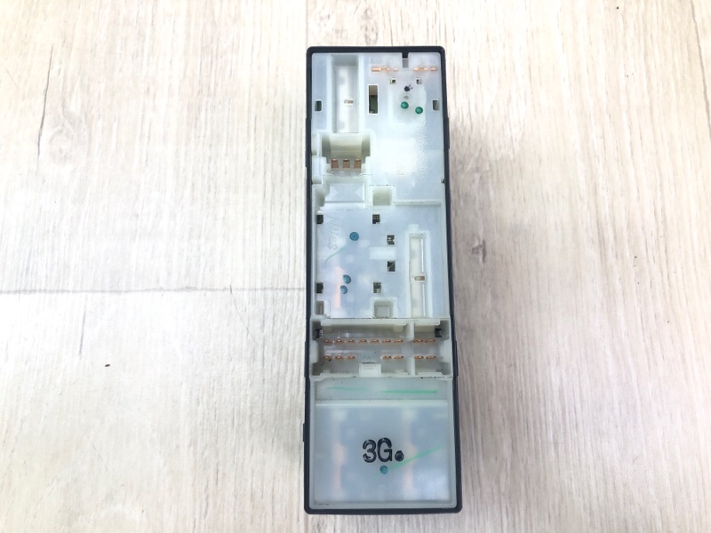 Блок управления стеклоподъемниками передний левый VERSA B17 11-19 2017 1.6 HR16DE