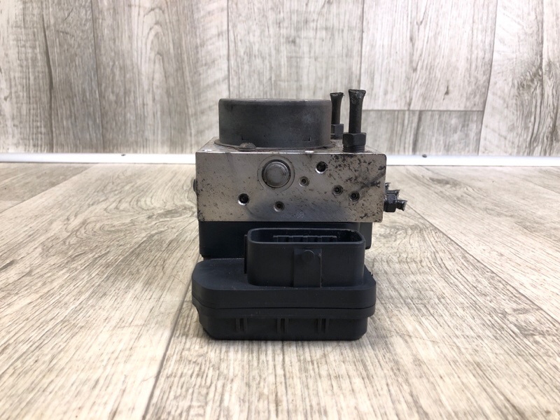 Блок ABS TOYOTA COROLLA 150 06-13 1.8 2ZRFE