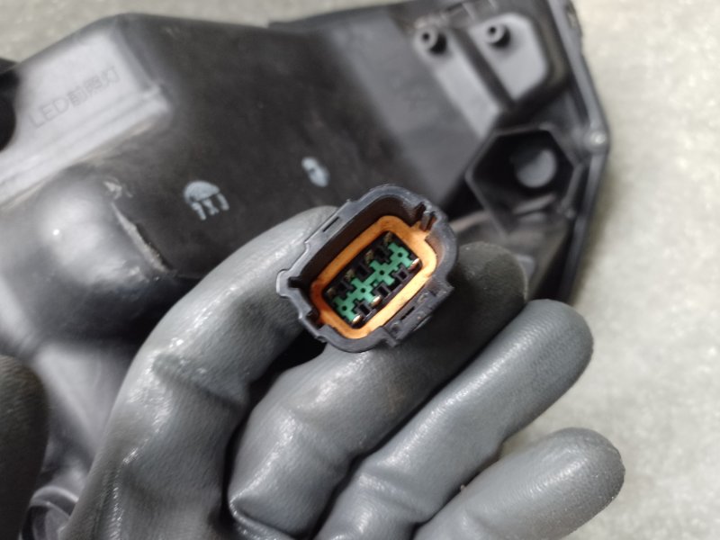 Фара левая Q60 16-20