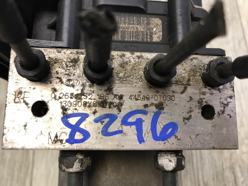 Блок ABS VENZA 09-16 2013 3.5 2GR-FE