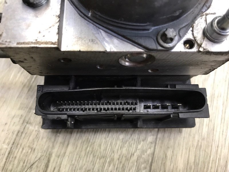 Блок ABS VENZA 09-16 2013 3.5 2GR-FE