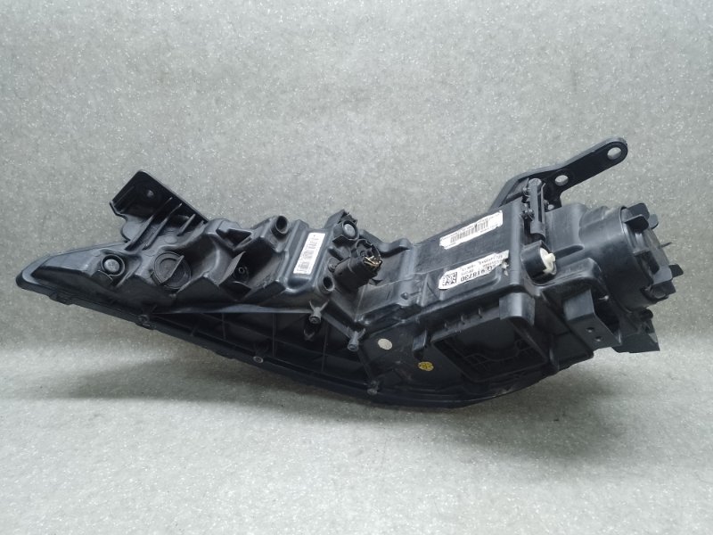 Фара правая CHRYSLER 200 14-16 2.4 ED6