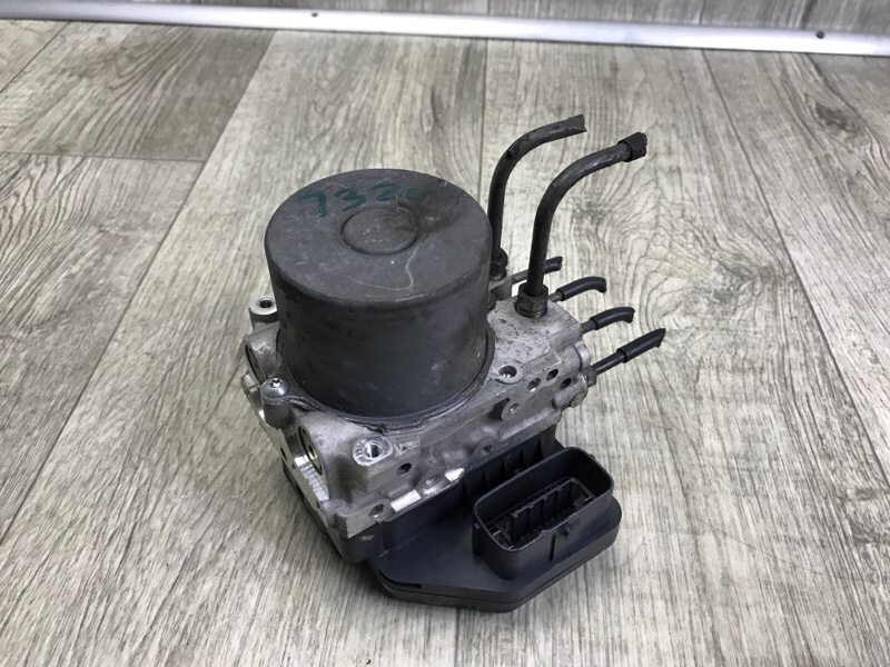 Блок ABS TOYOTA SIENNA 11-16 2014 3.5 2GR-FE 44050-08240 Б/У