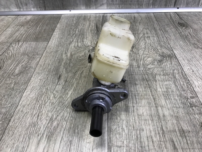 Главный тормозной цилиндр TOYOTA TACOMA 05-15 2015 4.0 1GRFE 47201-04150 Б/У