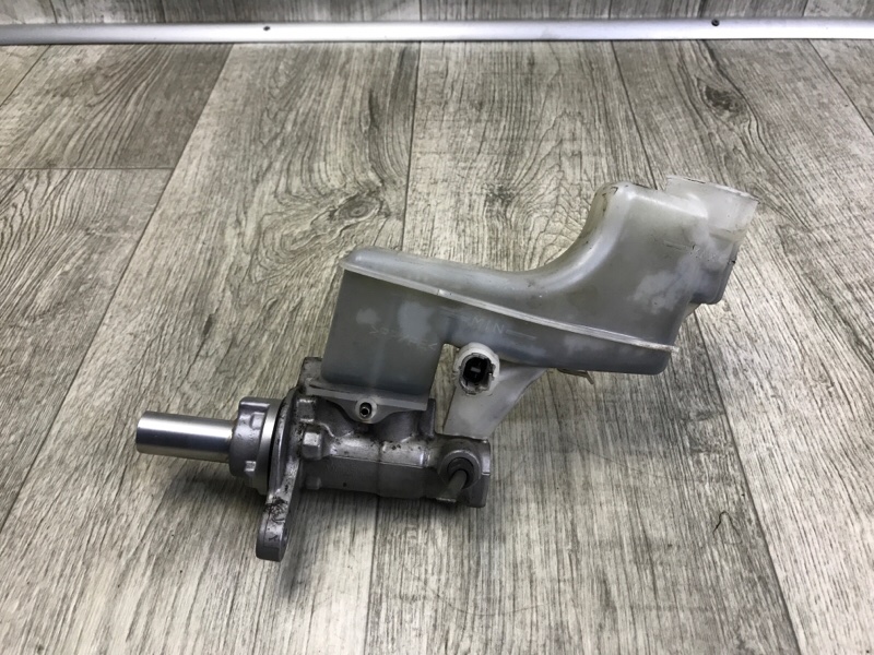 Главный тормозной цилиндр VENZA 09-16 2013 3.5 2GR-FE