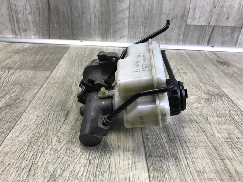 Главный тормозной цилиндр JETTA USA 10-17 2.5