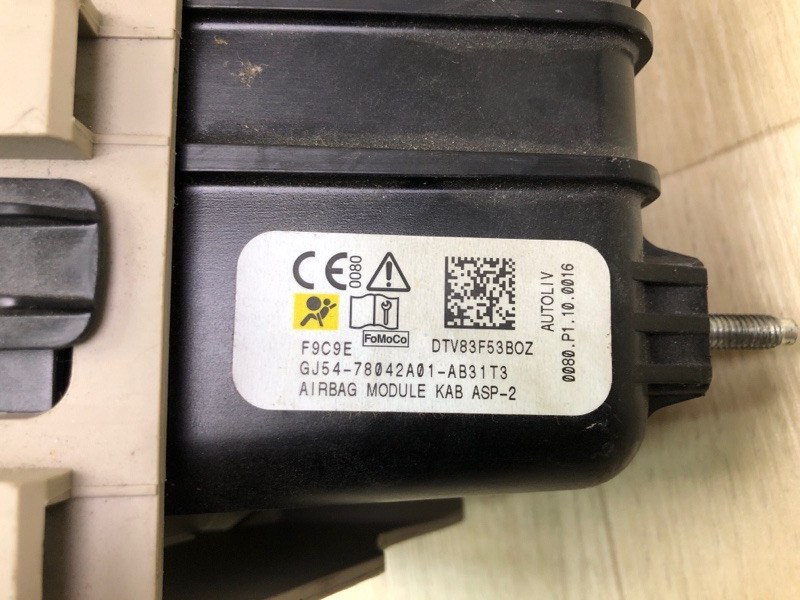 Подушка безопасности в колени левая ESCAPE 12-19 2018 T15HDTX