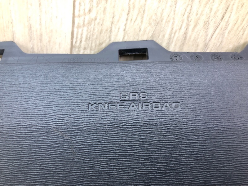 Подушка безопасности в колени левая VENZA 09-16 2013 3.5 2GR-FE