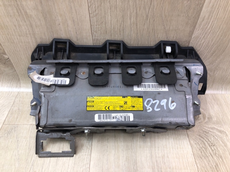 Подушка безопасности в колени левая TOYOTA VENZA 09-16 3.5 2GR-FE