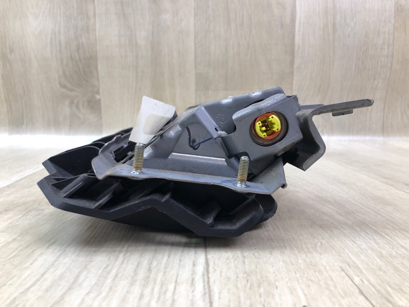 Подушка безопасности в колени левая VENZA 09-16 2013 3.5 2GR-FE