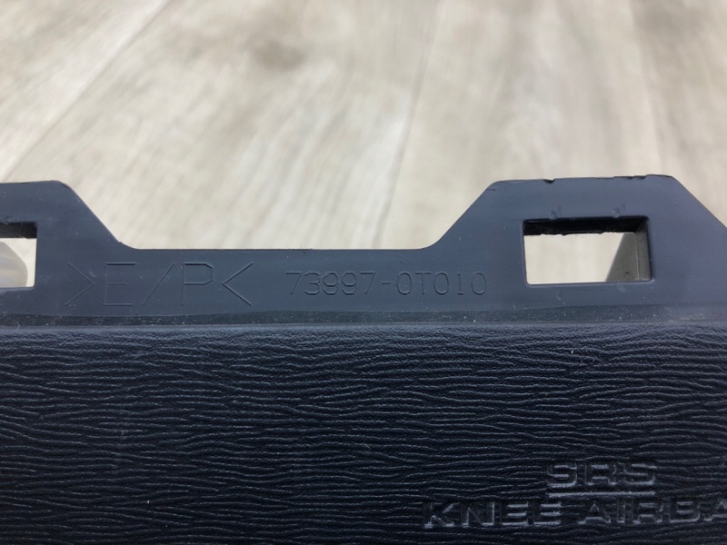 Подушка безопасности в колени левая VENZA 09-16 2013 3.5 2GR-FE