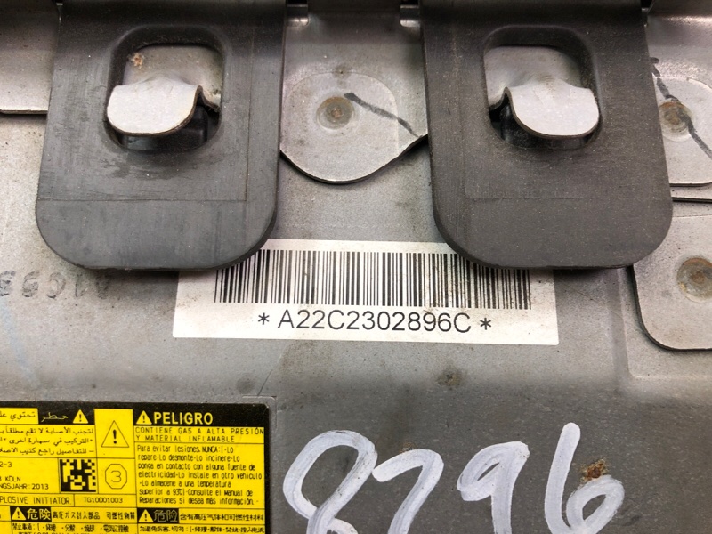 Подушка безопасности в колени левая VENZA 09-16 2013 3.5 2GR-FE