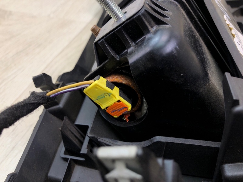 Подушка безопасности в колени левая FOCUS 10-18 2014 2.0 C20HDEX