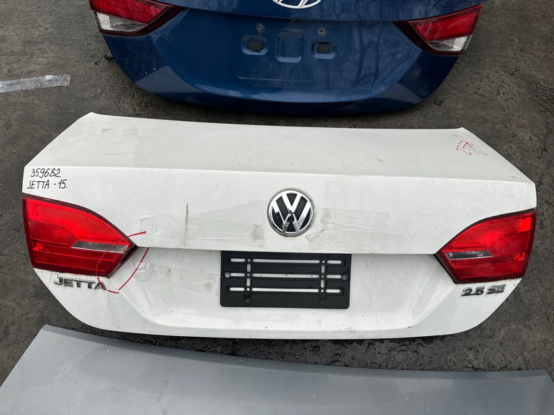 Запчасть крышка багажника VOLKSWAGEN JETTA USA 10-17 -15 5C6 827 025 A Б/У Крышка багажника VOLKSWAGEN JETTA USA 10-17 -15 5C6 827 025 A Б/У