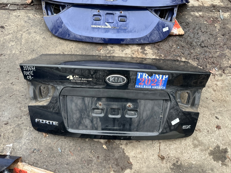 Запчасть крышка багажника KIA FORTE/CERATO TD 08-13 69200-1M060 Б/У Крышка багажника KIA FORTE/CERATO TD 08-13 69200-1M060 Б/У