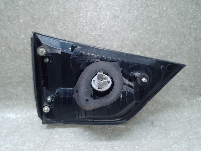 Фонарь внутренний правый MITSUBISHI OUTLANDER XL 05-13 3.0 6B31 Фонарь внутренний правый MITSUBISHI OUTLANDER XL 05-13 3.0 6B31