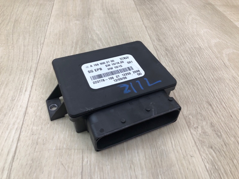 Запчасть блок управления стояночным тормозом MERCEDES GL-CLASS X166 12-16 2012 M278928 4.7L A 166 900 27 00 Б/У Блок управления стояночным тормозом MERCEDES GL-CLASS X166 12-16 2012 M278928 4.7L A 166 900 27 00 Б/У