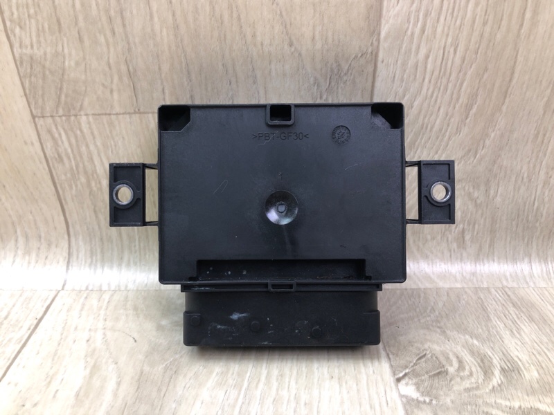 Блок управления стояночным тормозом GL-CLASS X166 12-16 2012 M278928 4.7L Блок управления стояночным тормозом GL-CLASS X166 12-16 2012 M278928 4.7L